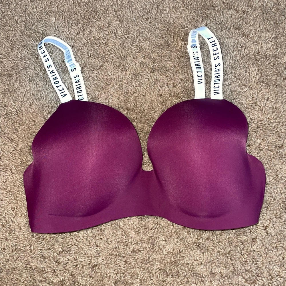 Women’s Victoria’s Secret t-shirt bra